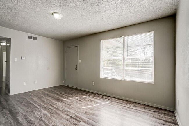 Photo - 714 Old Martindale Rd