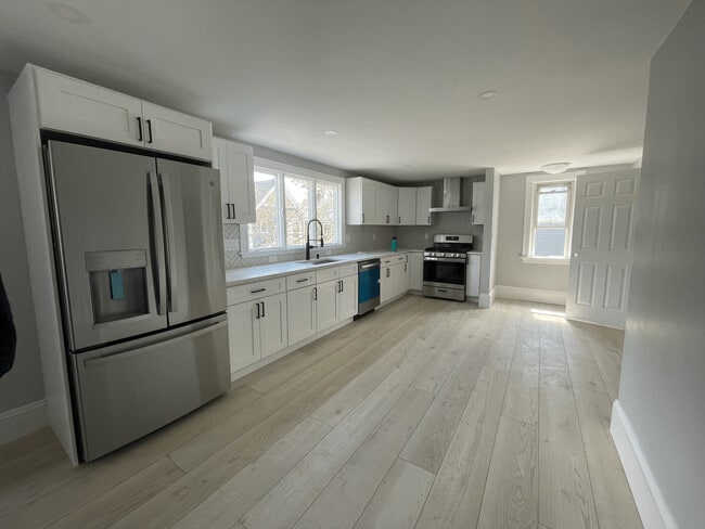 Building Photo - 344 Summer St Unit 2 Rental