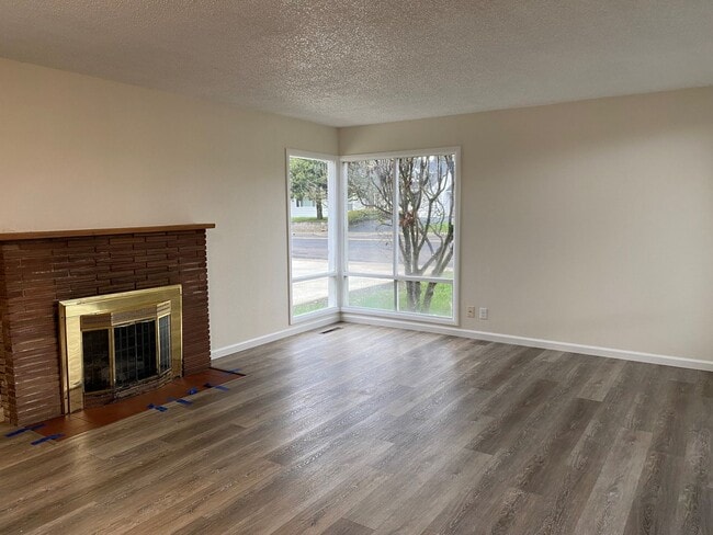 Photo - ~3 Bedroom Hucrest Home~