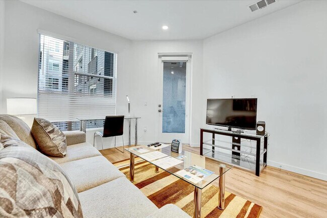 Photo - 593 Camino De La Reina Unit ID1343834P