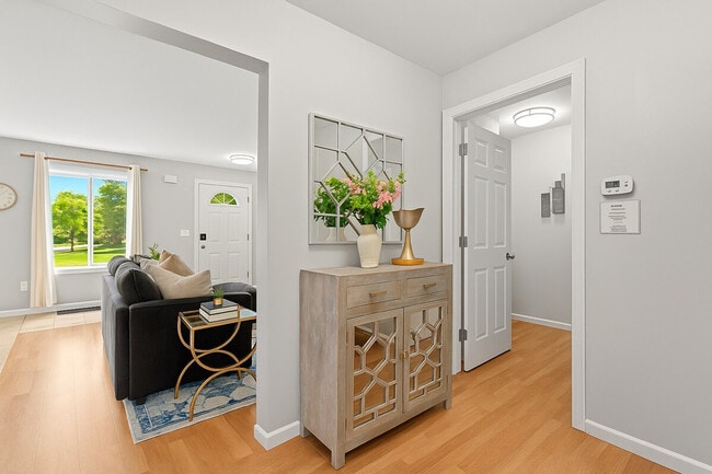 Photo - 18530 E 14 Mile Rd Unidad SI ID1032330P