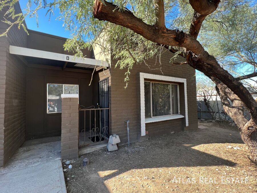 2 BED / 1 BATH WITH PRIVATE BACKYARD - 2 BED / 1 BATH WITH PRIVATE BACKYARD