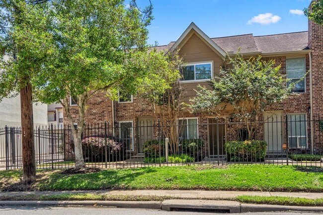 Photo - 2501 Bering Dr Unidad True