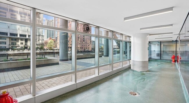 339 W Wolf Point Plaza Unit 1501
