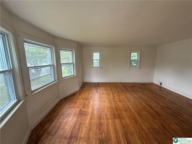 Photo - 4163 Fairmont St