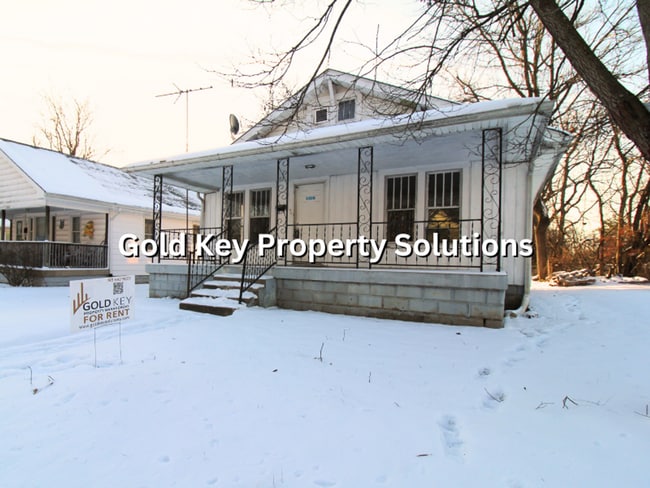 Building Photo - 2 BR 1 BA House with Dining Room and Basement SECTION 8 APPROVED