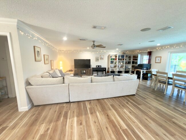 Photo - 1281 S Disston Ave