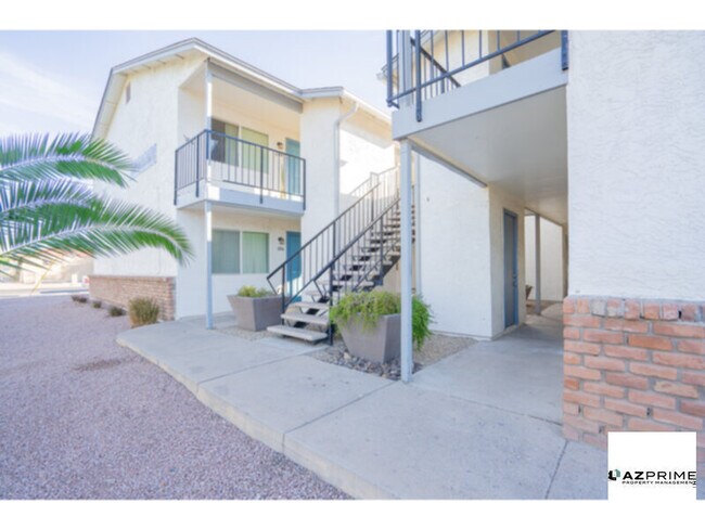 Photo - FREE FIRST MONTH'S RENT MOVE IN SPECIAL! Inviting 2/1 Phoenix Apartment with Modern Comforts!