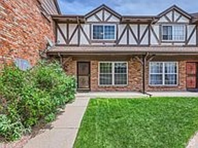 Building Photo - 2 Bedroom 3 bath townhome in Denver