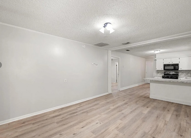 Photo - Light, Bright & Airy 3 Bedroom