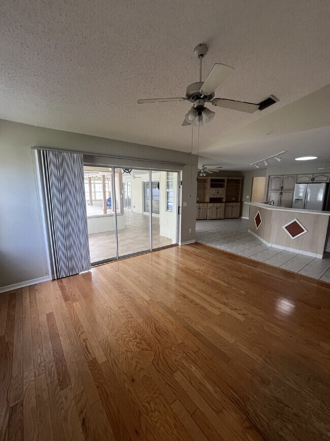 Photo - Spacious Pool Home in Desirable Palm Harbor – Pool Care Included