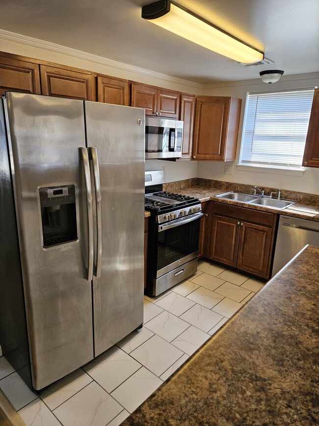 Photo - 110 White Oak Ct