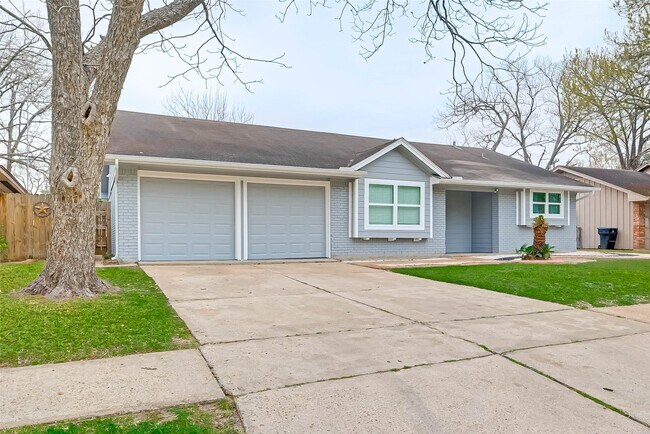 Photo - 5330 Hialeah Dr