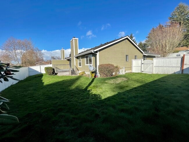 Photo - 2742 Sylvan Dr W