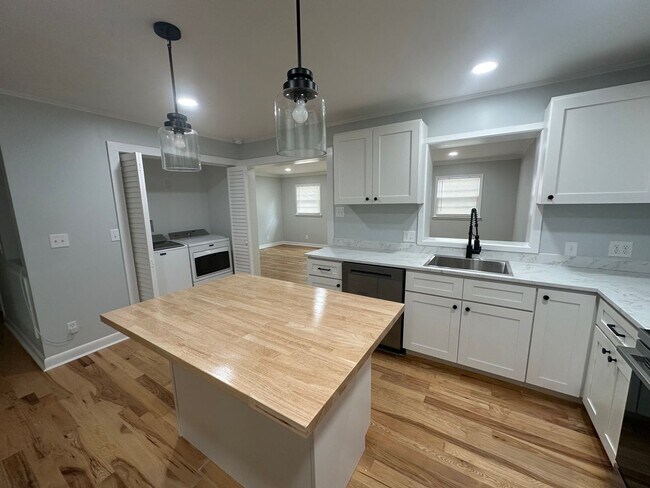 Photo - 3 Bedroom 2 Bathroom Spilt Unit in Wilmington