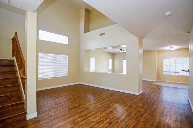 Photo - 512 E Rainbow Dr
