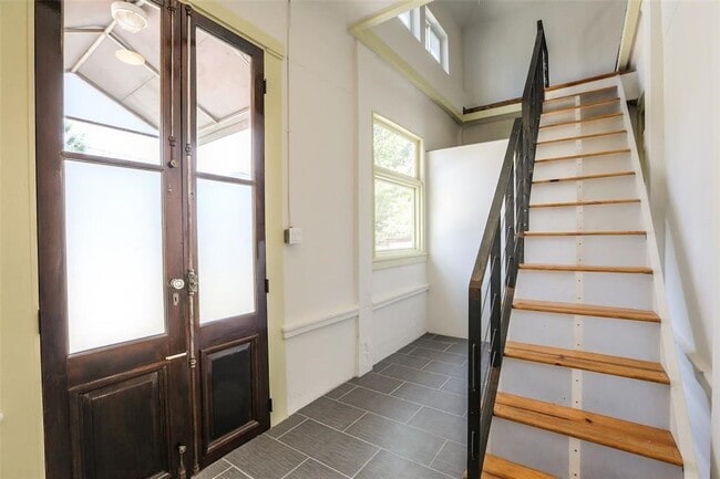 Photo - 1013 E 26th St