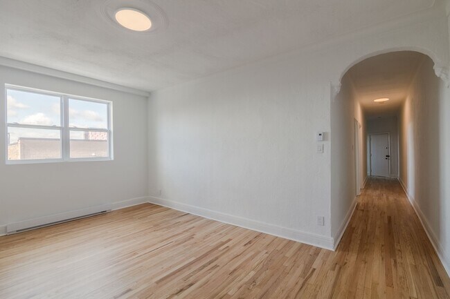 Photo - 4870 Ch. Queen Mary Unité 1