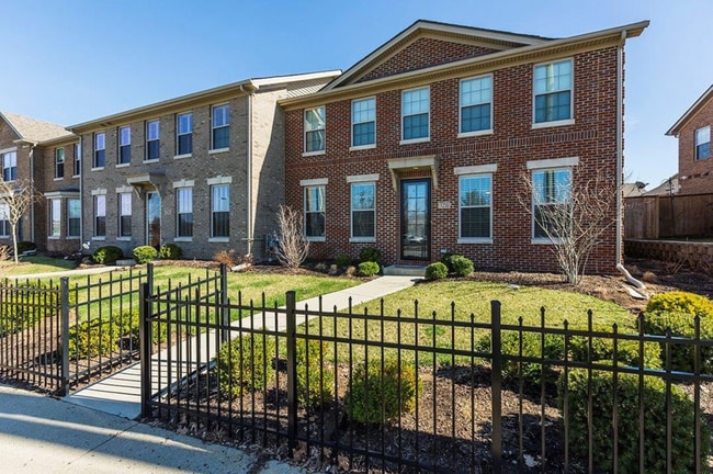 Building Photo - Beautiful corner-lot townhome in the heart of Beaumont Park