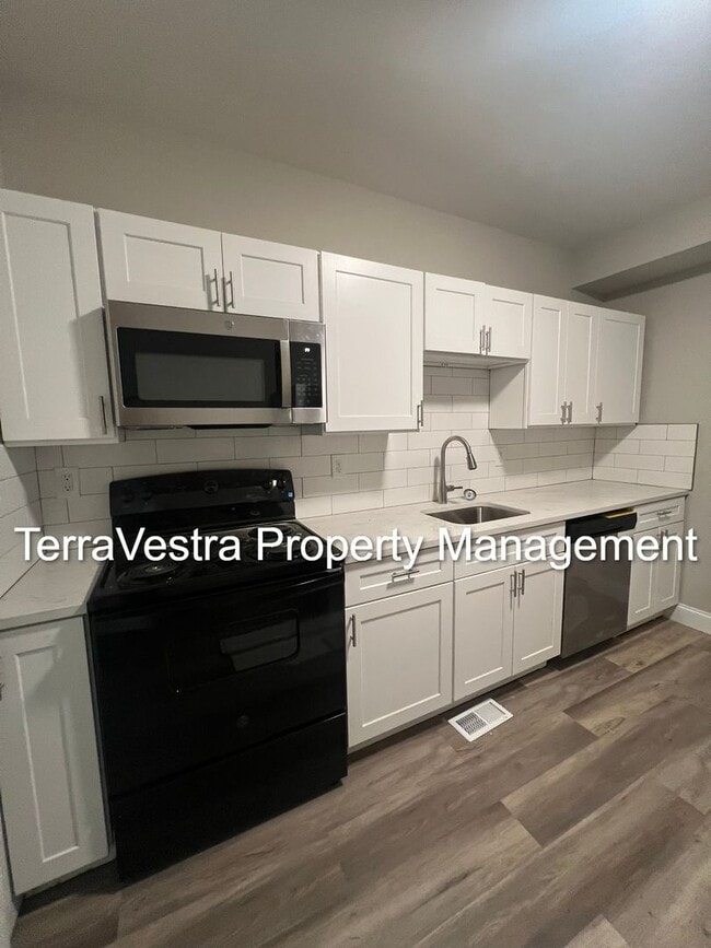 Building Photo - 713 N 3rd St Unit Downstairs Rental