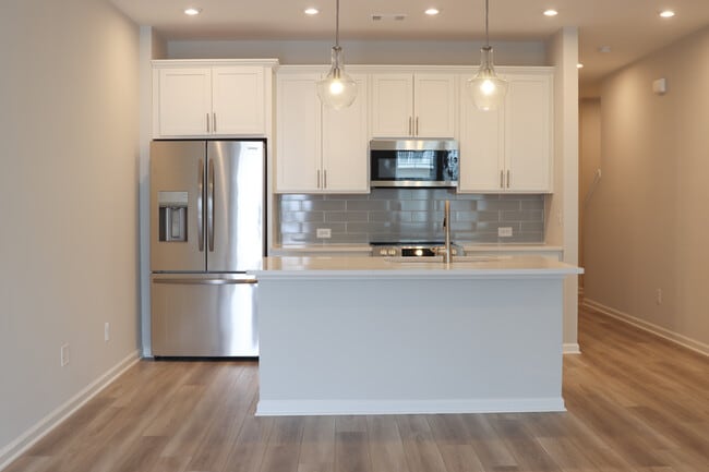 Photo - 495 Crown Dr