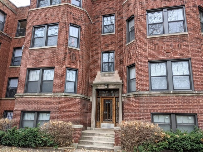 Building Photo - 1615 W Albion Ave Unit 2 Rental