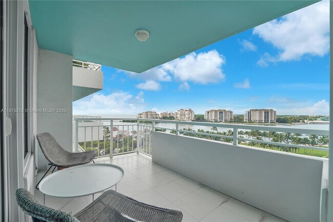 Building Photo - 400 South Pointe Dr Unit 901 Rental
