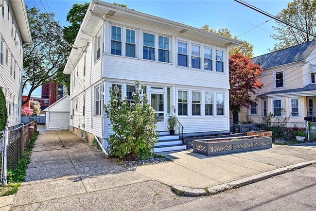 Building Photo - 43 Trenton St Unit 2