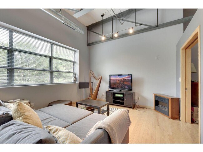 Photo - 111 E Franklin Ave Unidad 307