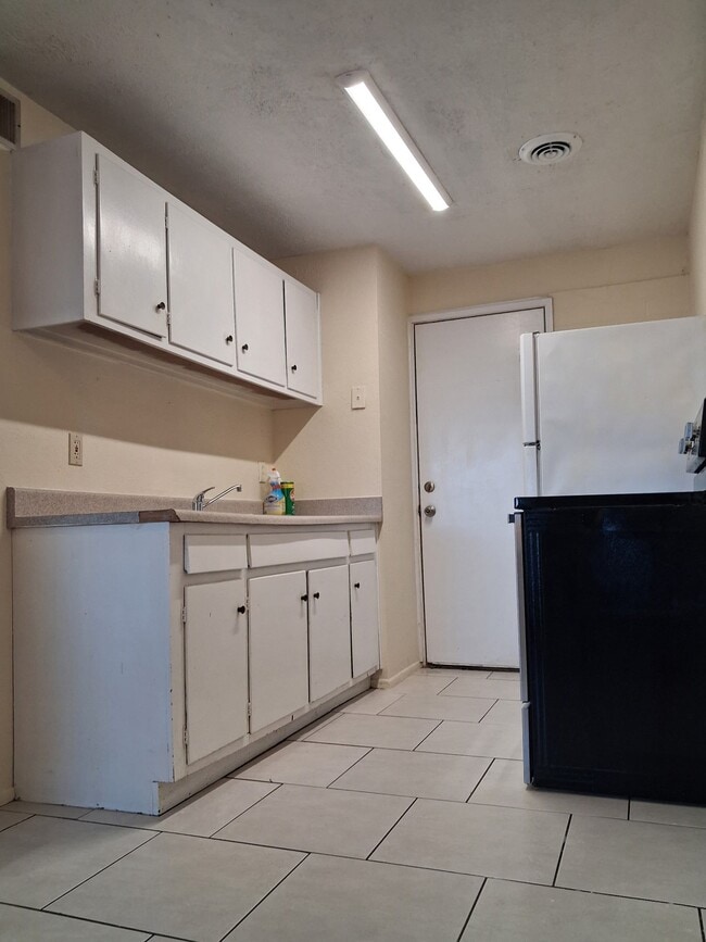 Building Photo - 4220 N Granada Dr Unit 3