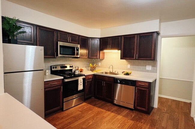 Building Photo - Corner Place