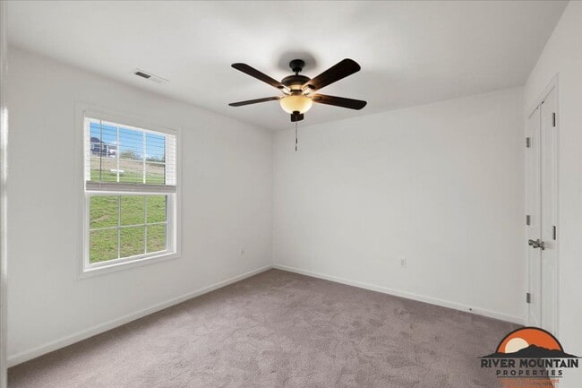 Photo - Spacious Three Level Home in Pembroke