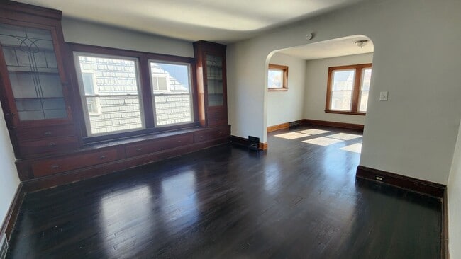 Photo - 10401 Homeworth Ave Unit Up