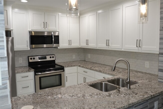 Building Photo - 2379 Briarwest Blvd Unit 25