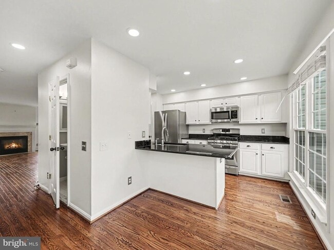 Photo - 11527 Bertram St