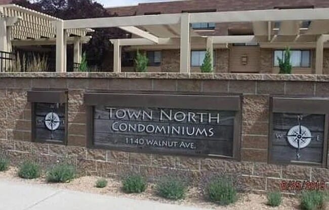 Building Photo - Updated Condo with outdoor Pool  ***Next t... Unit #12