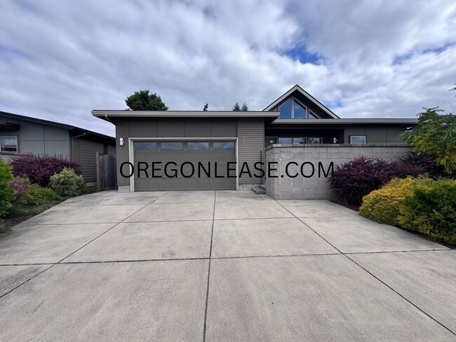 Building Photo - 3bed 2bath Cal Young Area home