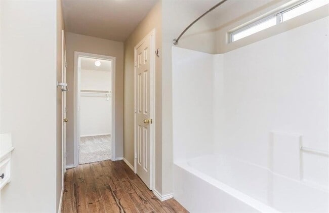 Photo - 730 Redwing Pl Dr