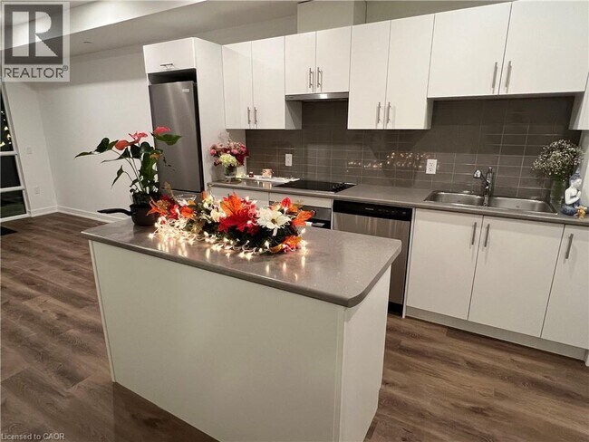 Photo - 461 Green Rd Unité 401