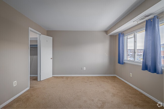 1BR, 1BA - Bedroom - Maiden Choice Apartments