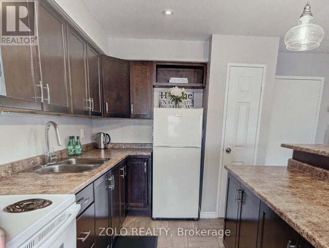 Photo - 301 - 173 EIGHTH STREET Unit 301