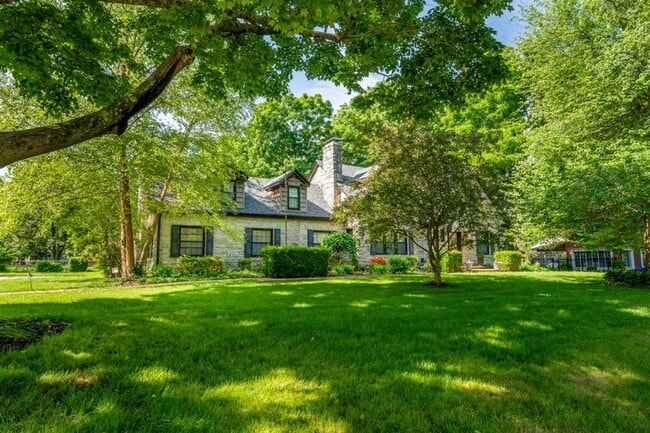 Building Photo - Beautiful 4 bedroom home in University Heights! Don't miss this one!