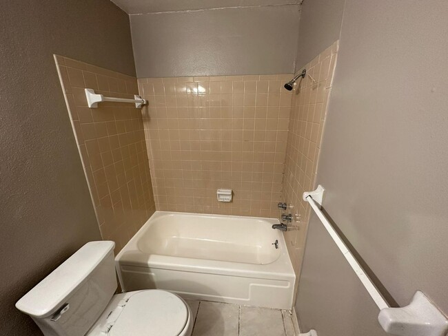 Photo - Green Tee - # 206 Unidad 1