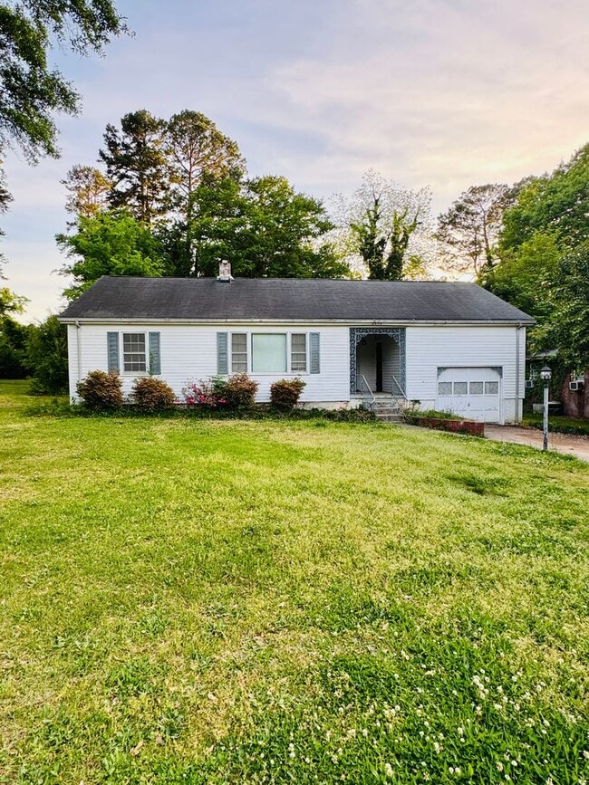 Building Photo - 2603 Lane Ave