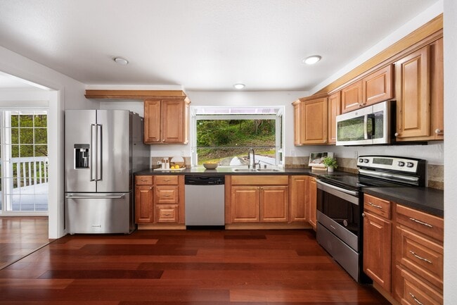 Building Photo - 5235 Highland Dr