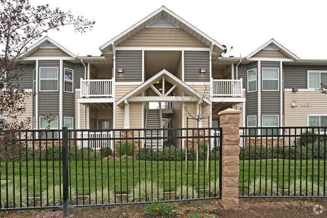 West Trail Apartments - West Trail Apartments