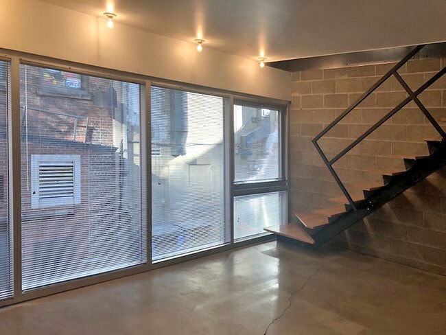 Building Photo - 947 Liberty Ave Unit 2B Rental