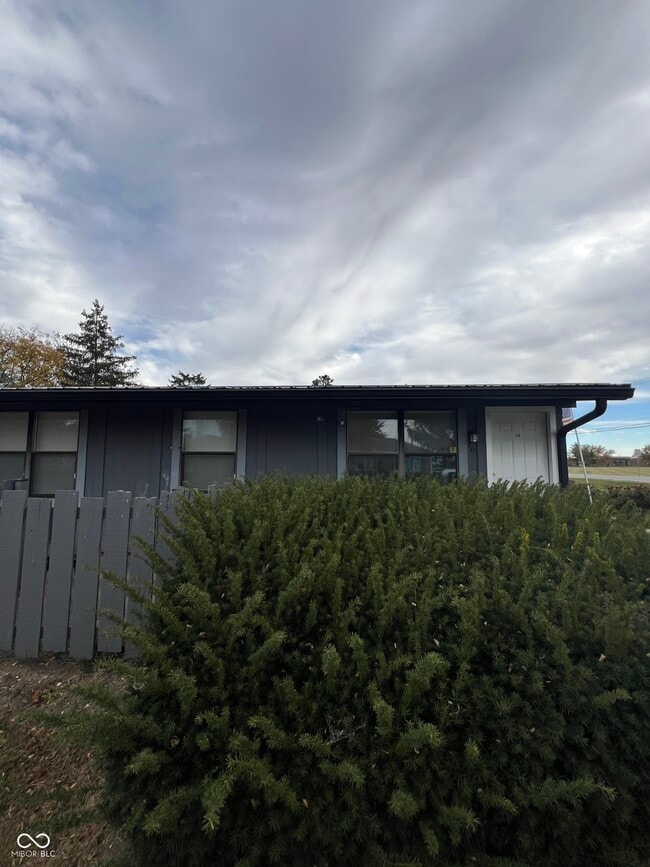 Building Photo - 2000 Indianapolis Rd Unit 10