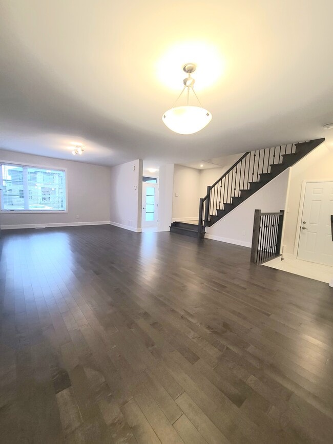 Photo - 528 Lucent St
