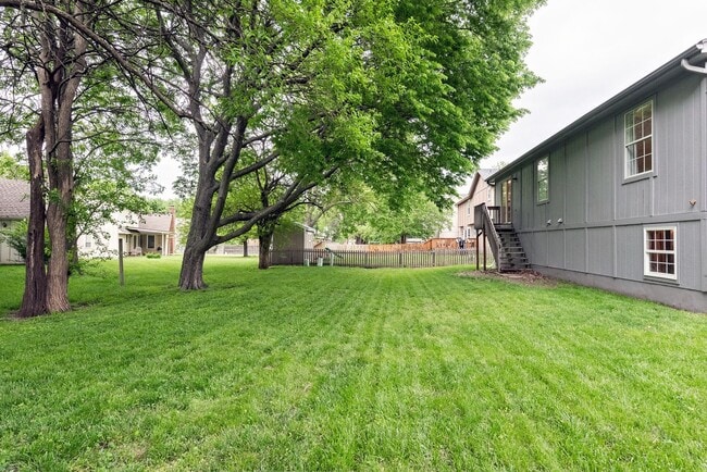 Photo - 4 Bed home in Olathe- Quick access to I-35